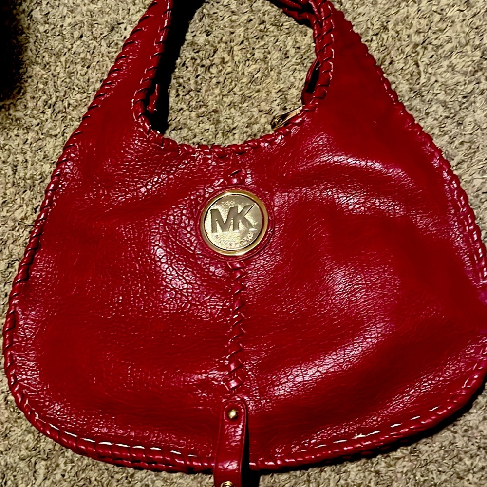 Big Micheal kors purse red too big for me